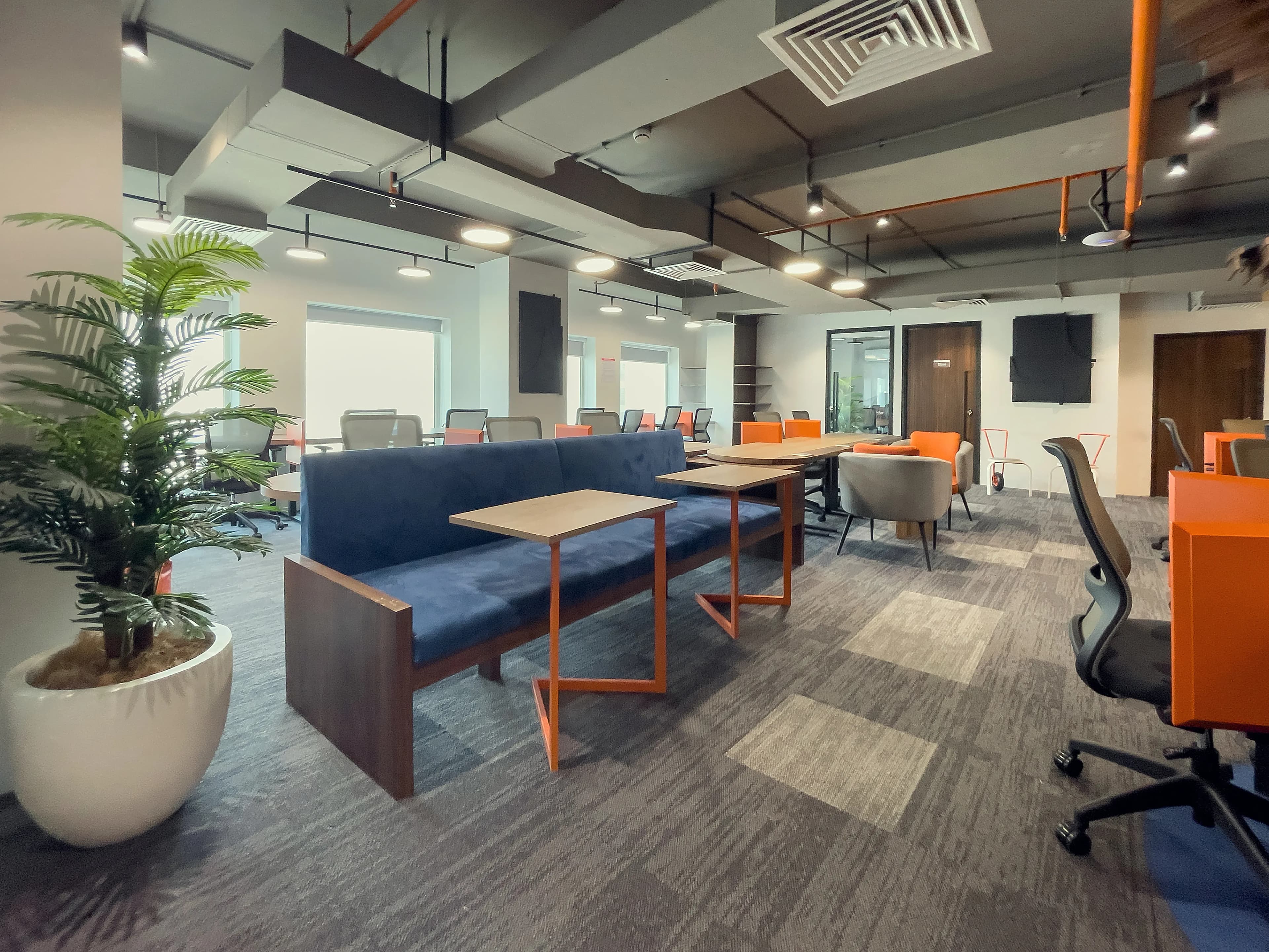 Co-working Space Vs Traditional Office Which Is Better